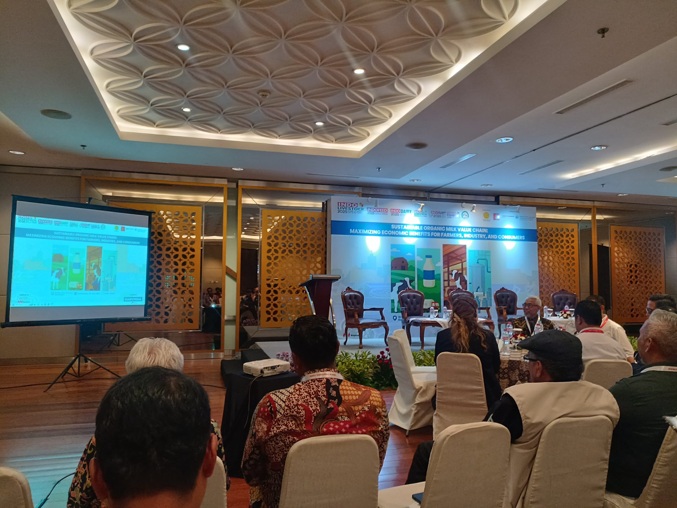 Seminar Indolivestock 2025 Angkat Isu Rantai Nilai Susu Organik untuk Ketahanan Pangan Nasional